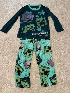 NWOT Boys Minecraft Creeper Pajama Set